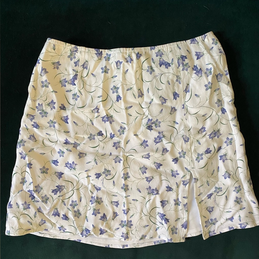 Aritzia Sundays Best White Floral Mini Skirt size 2 EUC